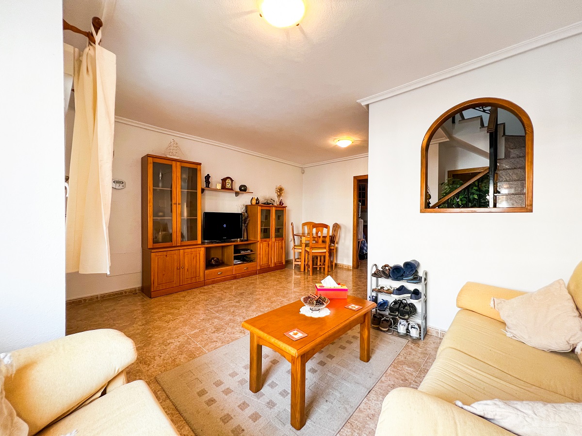 MAISON DE VILLE DE 3 CHAMBRES AVEC SOLARIUM ET PISCINE ENTRE GOLF, VILLAMARTIN (ORIHUELA COSTA)