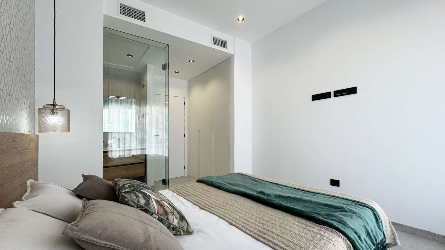 KEY ON THE COSTA BLANCA: MODERN VILLA FOR SALE DIRECT FROM THE DEVELOPER – NO COMMISSIONS!