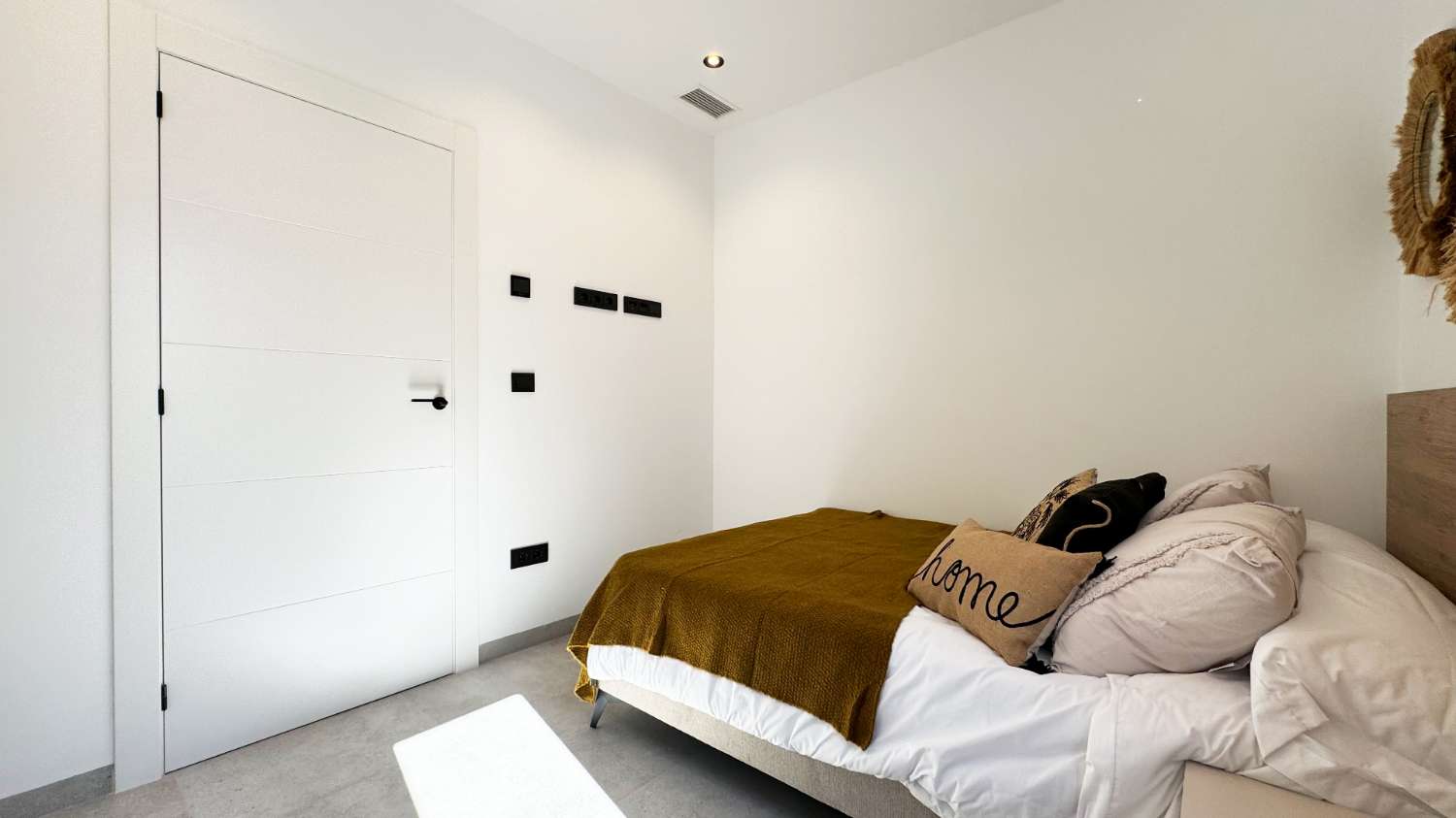KEY ON THE COSTA BLANCA: MODERN VILLA FOR SALE DIRECT FROM THE DEVELOPER – NO COMMISSIONS!