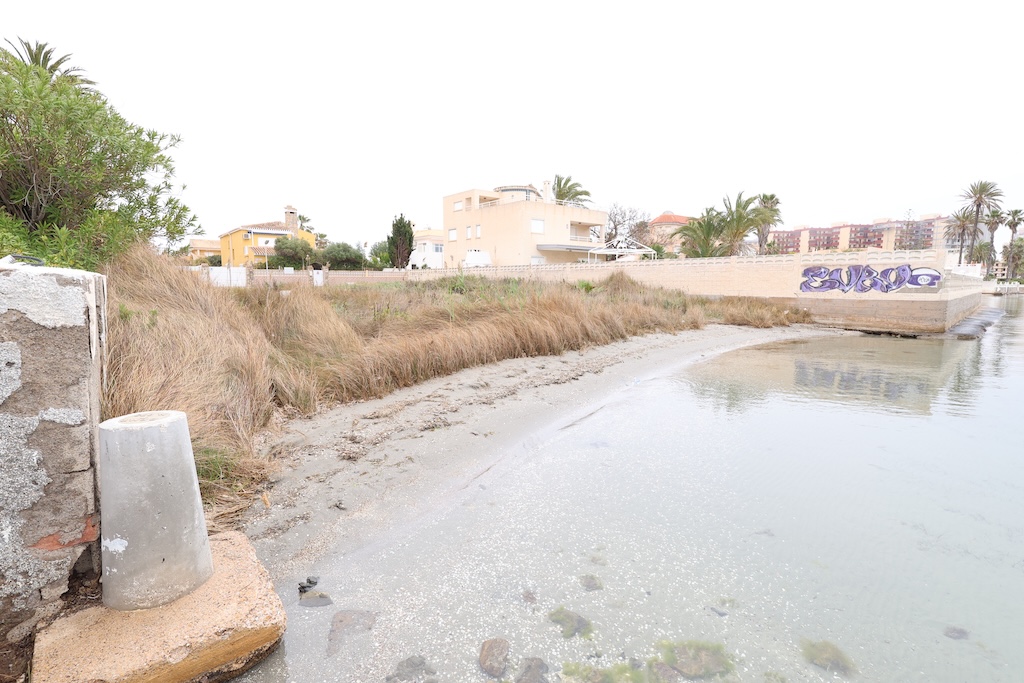 VIVRE SUR LA PLAGE : TERRAIN EN PREMIÈRE LIGNE AVEC PROJET DE VILLA INDIVIDUELLE