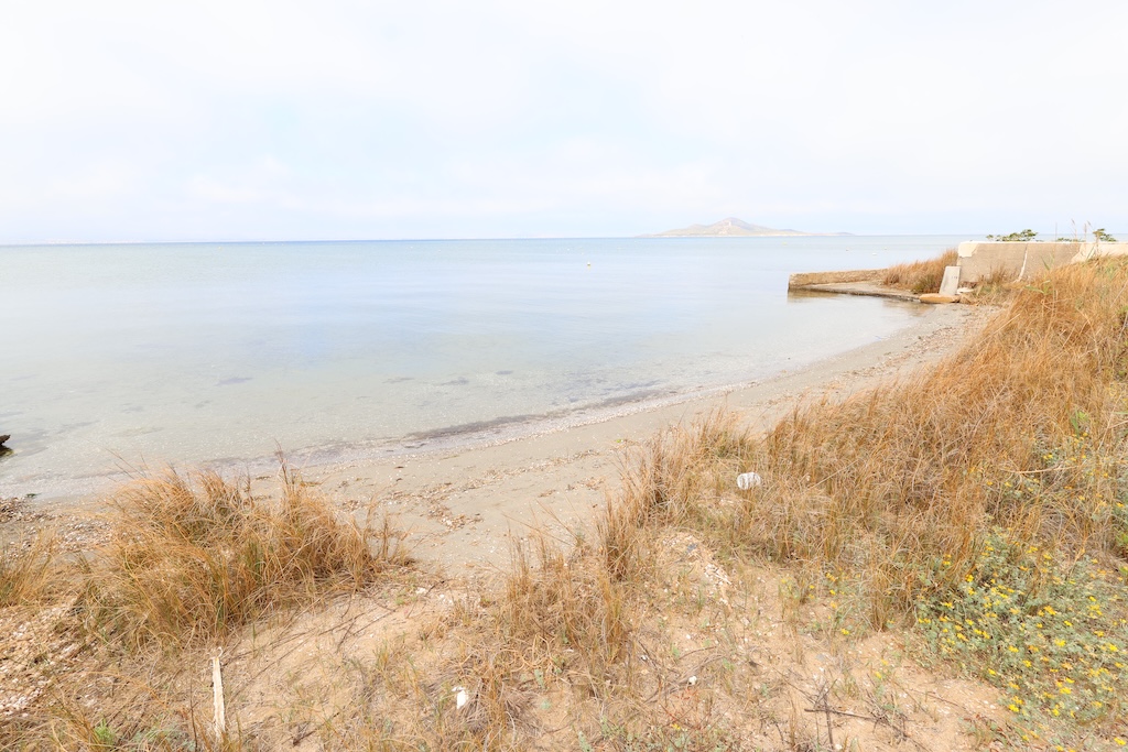 VIVRE SUR LA PLAGE : TERRAIN EN PREMIÈRE LIGNE AVEC PROJET DE VILLA INDIVIDUELLE