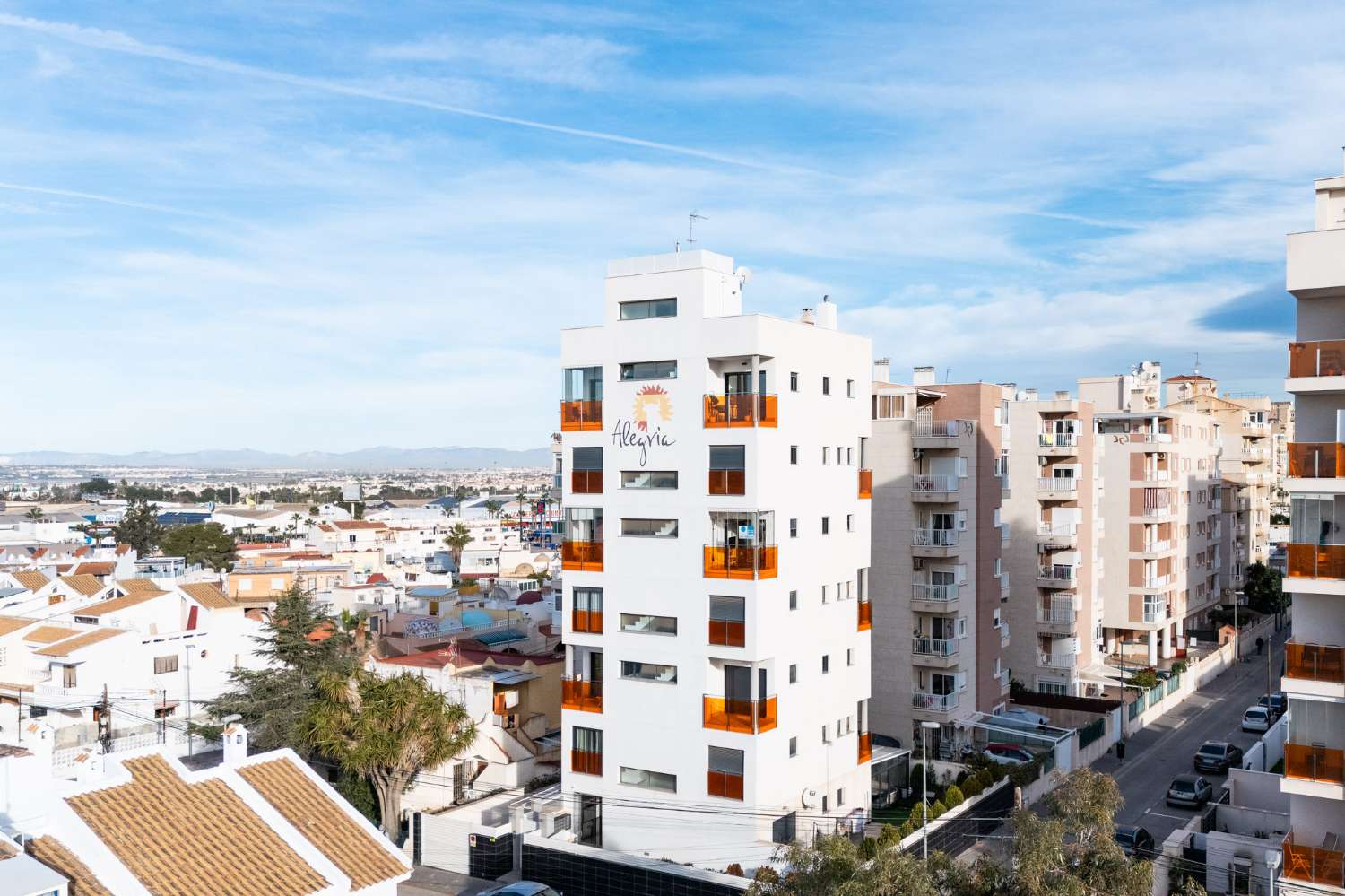 MODERNE ERDGESCHOSSWOHNUNG MIT GROSSER TERRASSE IN NUEVA TORREVIEJA