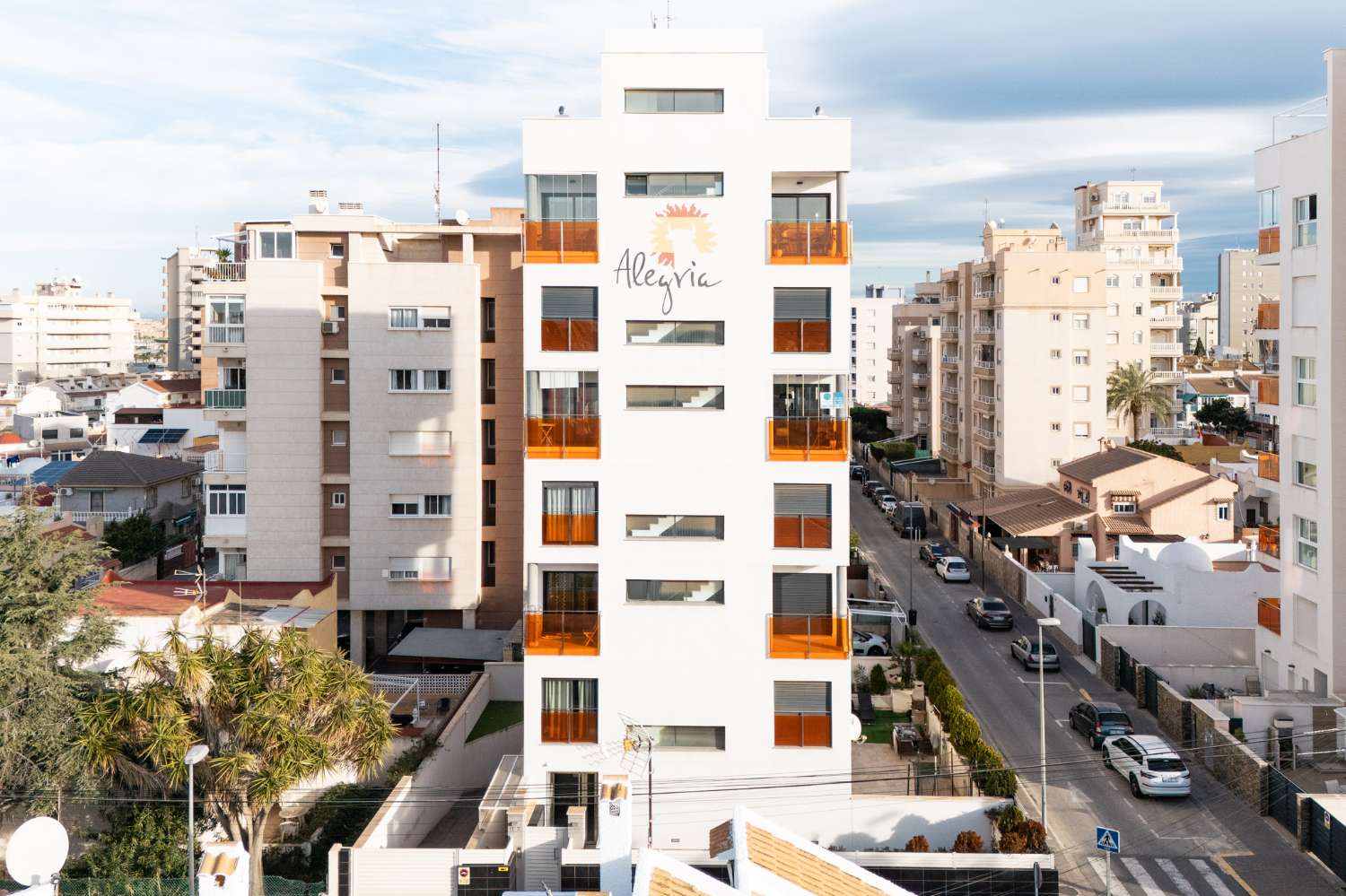 MODERNE ERDGESCHOSSWOHNUNG MIT GROSSER TERRASSE IN NUEVA TORREVIEJA