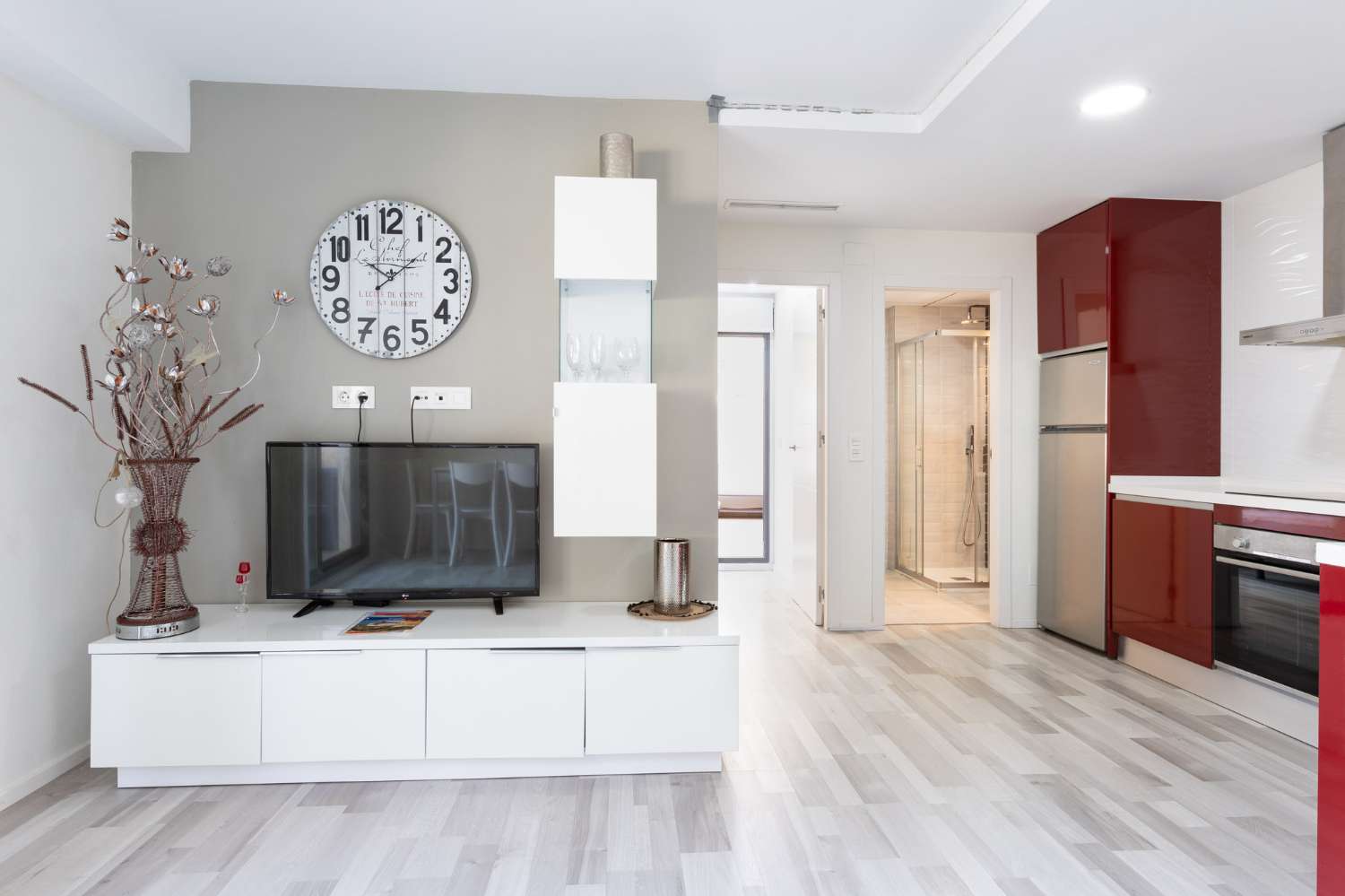 MODERNE ERDGESCHOSSWOHNUNG MIT GROSSER TERRASSE IN NUEVA TORREVIEJA