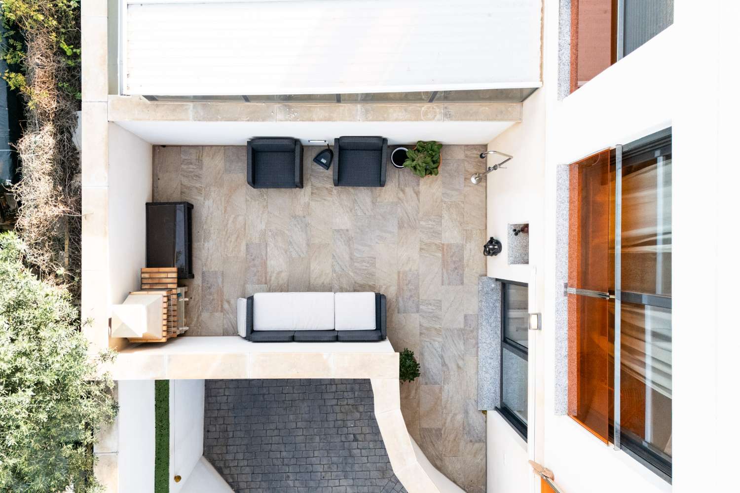 MODERNE ERDGESCHOSSWOHNUNG MIT GROSSER TERRASSE IN NUEVA TORREVIEJA