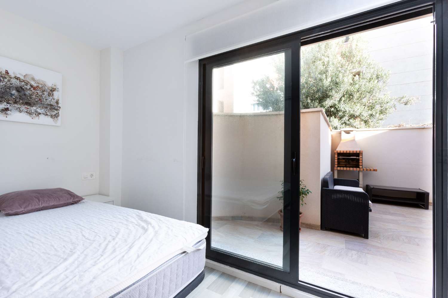 MODERNE ERDGESCHOSSWOHNUNG MIT GROSSER TERRASSE IN NUEVA TORREVIEJA