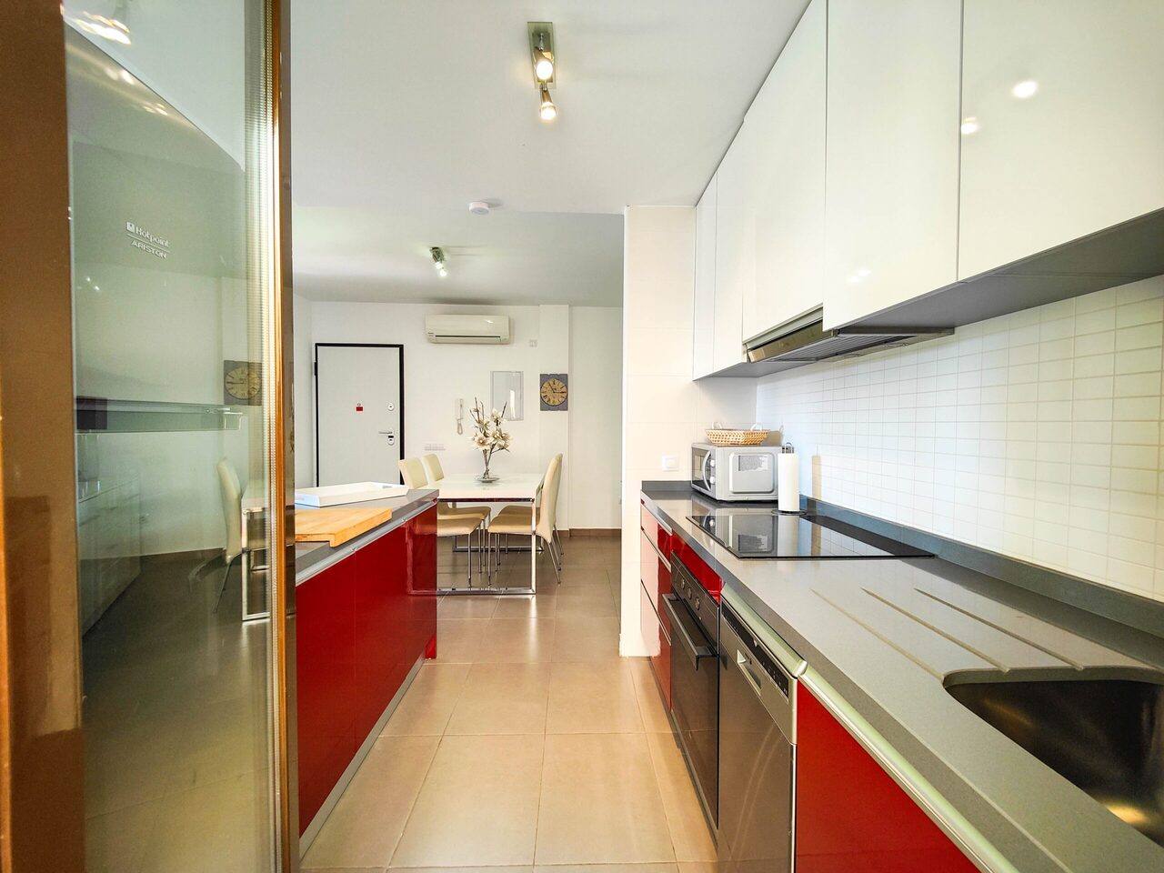 BUNGALOW RÉNOVÉ AU REZ-DE-CHAUSSÉE DANS UNE RÉSIDENCE PRIVÉE À PUNTA PRIMA