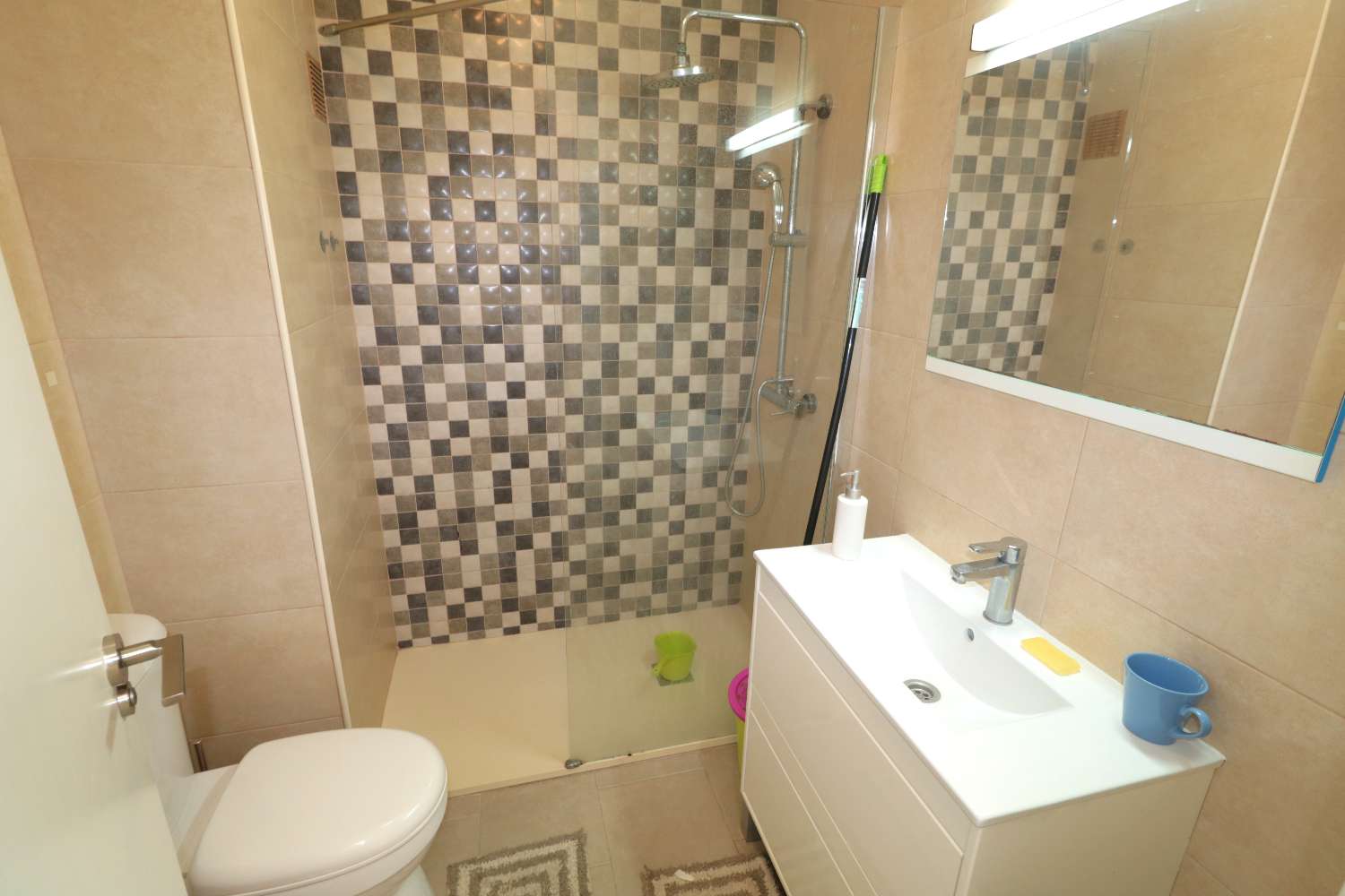 RENOVIERTES PENTHOUSE 150 METER VON PLAYA DEL CURA IN TORREVIEJA ENTFERNT