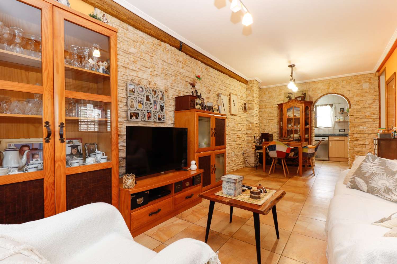 CHARMERENDE DUPLEX MED PRIVAT HAVE OG JACUZZI I RESIDENCIAL CALAS BLANCAS – TORREVIEJA