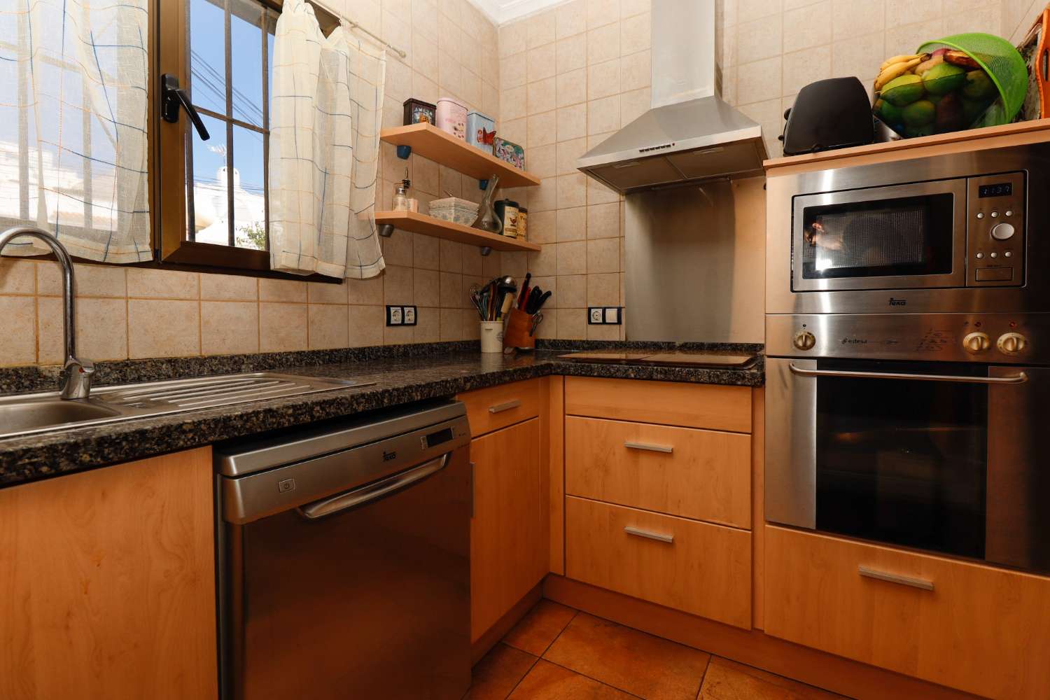 CHARMERENDE DUPLEX MED PRIVAT HAVE OG JACUZZI I RESIDENCIAL CALAS BLANCAS – TORREVIEJA