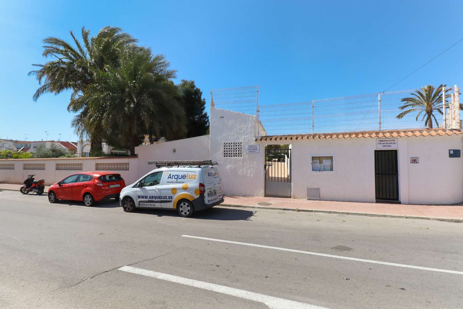 CHARMERENDE DUPLEX MED PRIVAT HAVE OG JACUZZI I RESIDENCIAL CALAS BLANCAS – TORREVIEJA