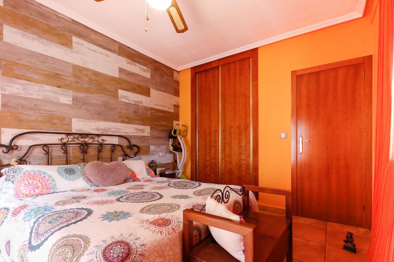 CHARMERENDE DUPLEX MED PRIVAT HAVE OG JACUZZI I RESIDENCIAL CALAS BLANCAS – TORREVIEJA