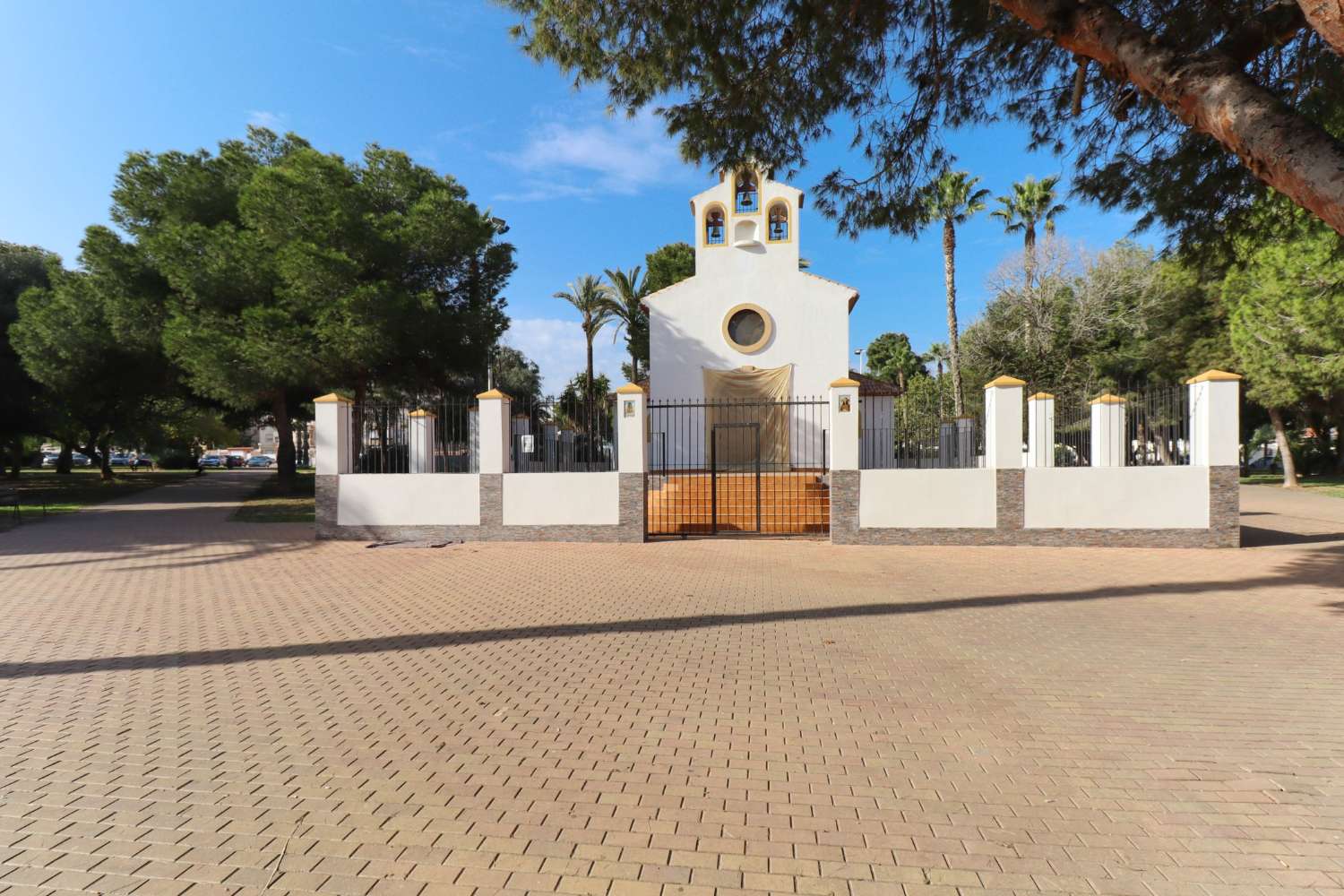 CHARMERENDE DUPLEX MED PRIVAT HAVE OG JACUZZI I RESIDENCIAL CALAS BLANCAS – TORREVIEJA