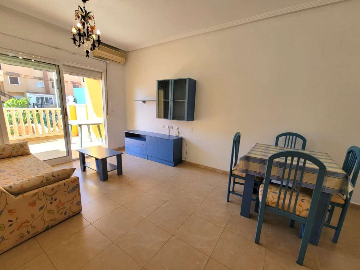 MEZZANIN LEJLIGHED MED PRIVAT HAVE, TERRASSE, SWIMMINGPOOL OG PARKERINGSPLADS 20 MINUTTER FRA LA MATA BEACH