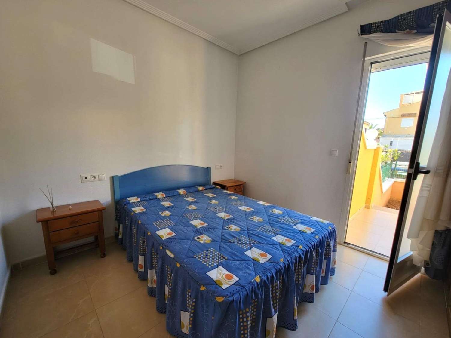 MEZZANIN LEJLIGHED MED PRIVAT HAVE, TERRASSE, SWIMMINGPOOL OG PARKERINGSPLADS 20 MINUTTER FRA LA MATA BEACH