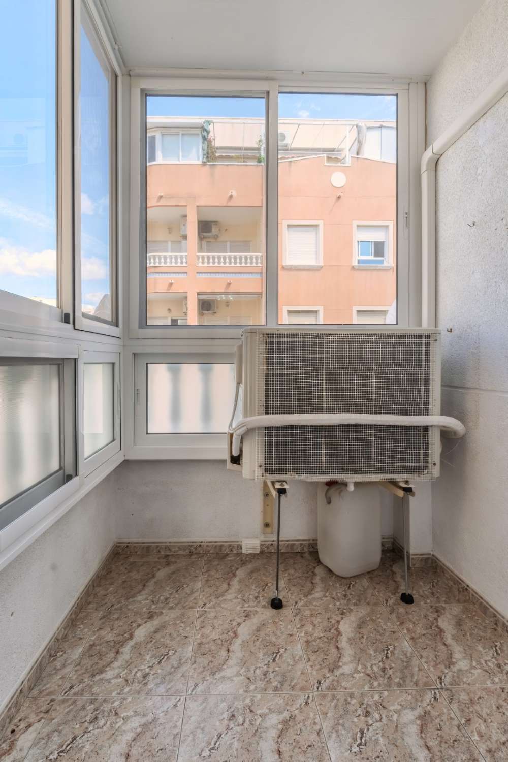 MØBLERET LEJLIGHED MED GARAGE 350 METER FRA PLAYA DEL CURA