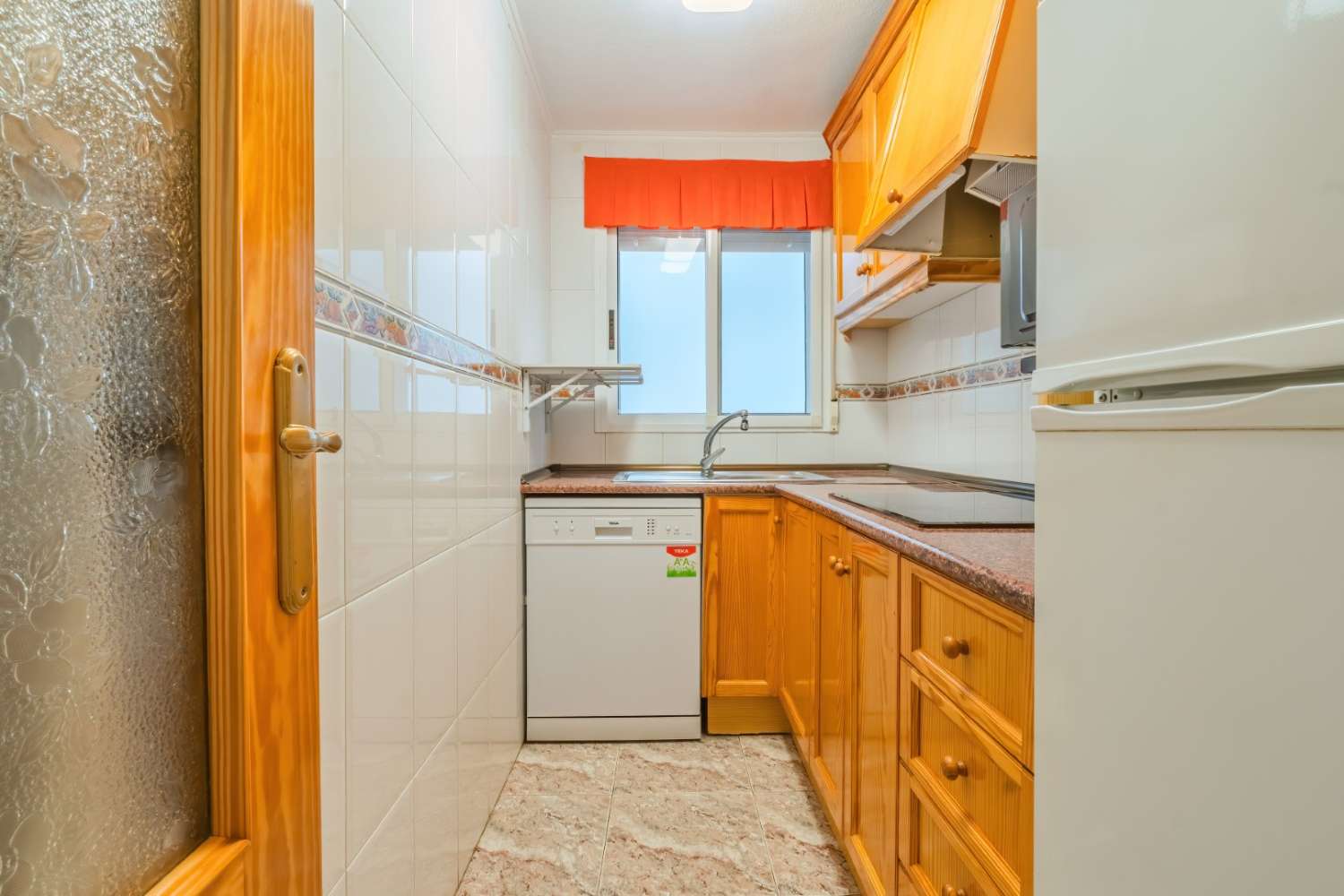 MØBLERET LEJLIGHED MED GARAGE 350 METER FRA PLAYA DEL CURA