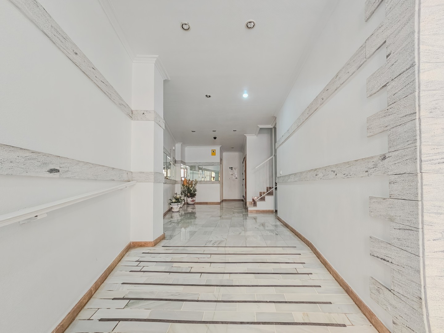 MØBLERET LEJLIGHED MED GARAGE 350 METER FRA PLAYA DEL CURA
