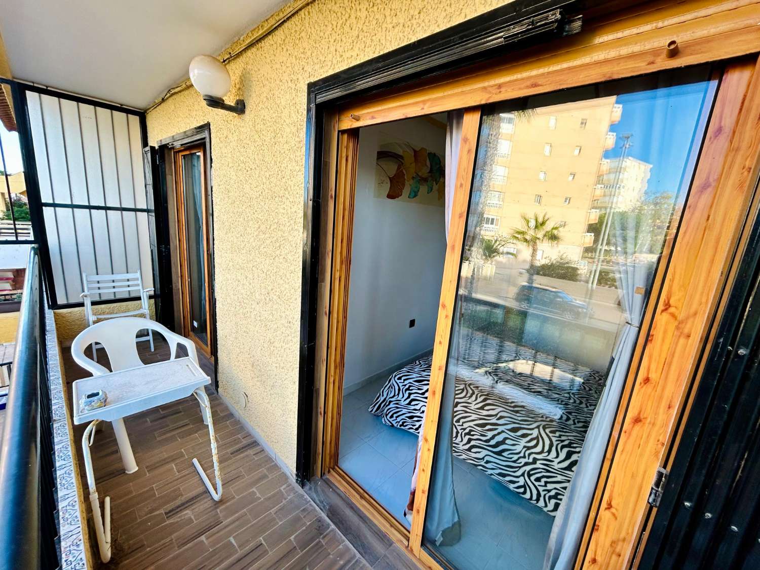 DUPLEX MED TERRASSE, BALKON OG FÆLLES POOL I PRIVAT BOLIG