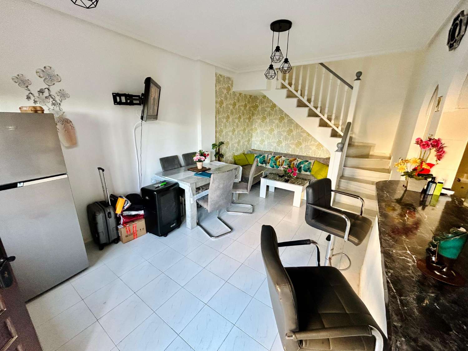 DUPLEX MED TERRASSE, BALKON OG FÆLLES POOL I PRIVAT BOLIG