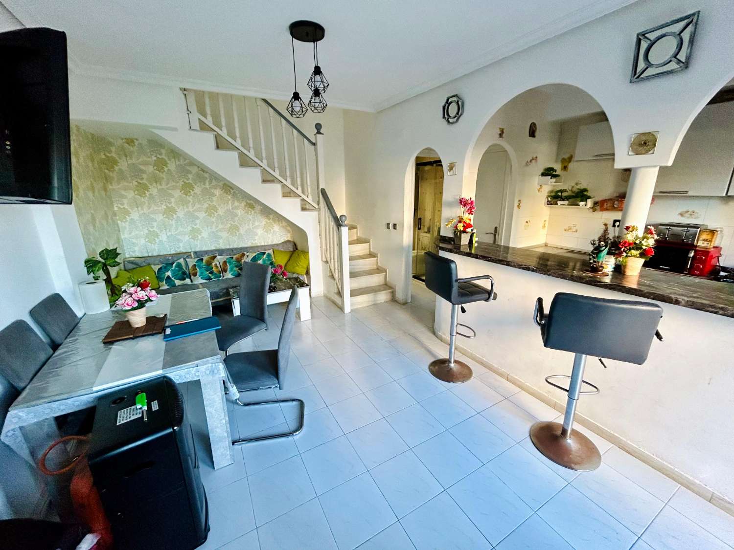 DUPLEX MED TERRASSE, BALKON OG FÆLLES POOL I PRIVAT BOLIG
