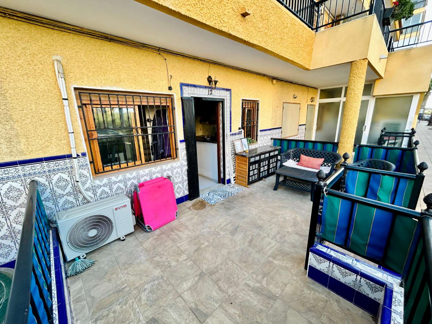 DUPLEX MED TERRASSE, BALKON OG FÆLLES POOL I PRIVAT BOLIG
