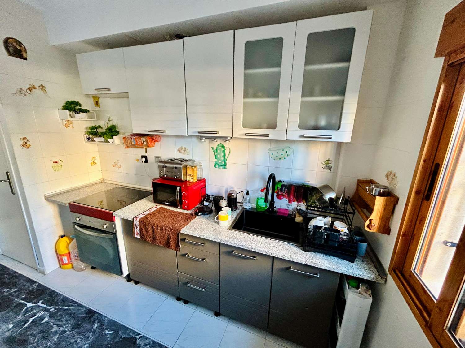 DUPLEX MED TERRASSE, BALKON OG FÆLLES POOL I PRIVAT BOLIG
