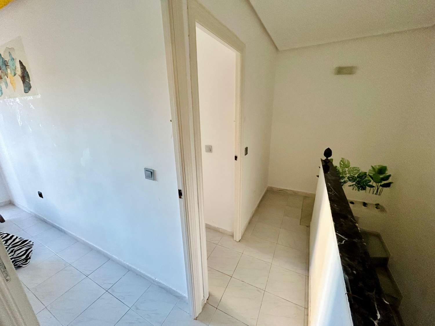 DUPLEX MED TERRASSE, BALKON OG FÆLLES POOL I PRIVAT BOLIG