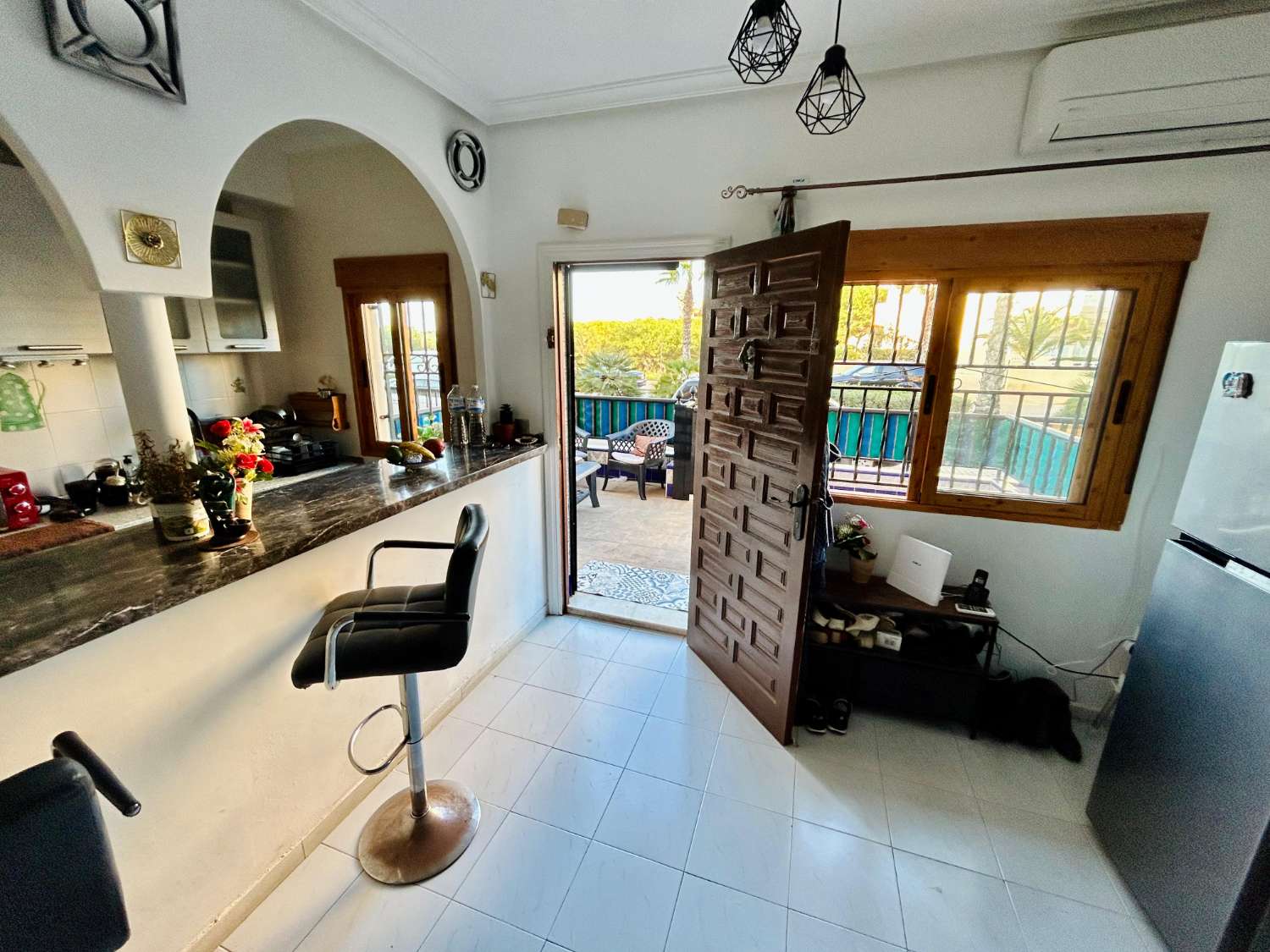 DUPLEX MED TERRASSE, BALKON OG FÆLLES POOL I PRIVAT BOLIG