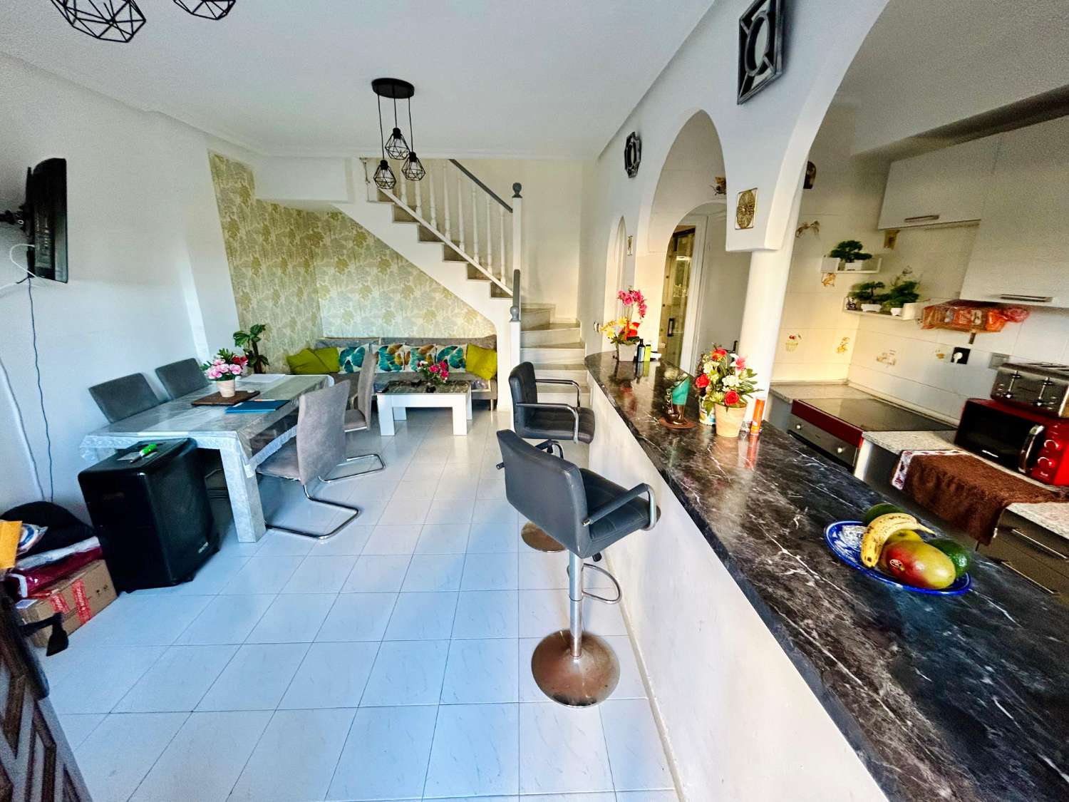 DUPLEX MED TERRASSE, BALKON OG FÆLLES POOL I PRIVAT BOLIG