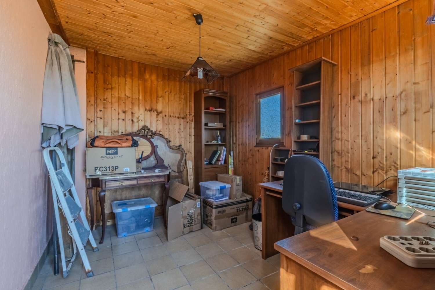 ČTYŘKOLOVÁ VILA S VLASTNÍ ZAHRADOU, SOLÁRIEM A SKLEPEM V CIUDAD QUESADA