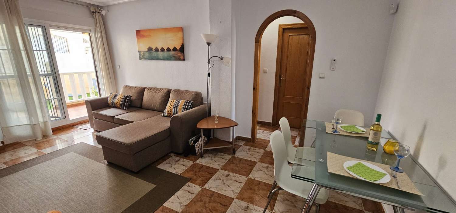 ROHOVÝ BUNGALOV S VELKÝM POZEMKEM A SPOLEČNÝM BAZÉNEM V LOMAS DE CABO ROIG