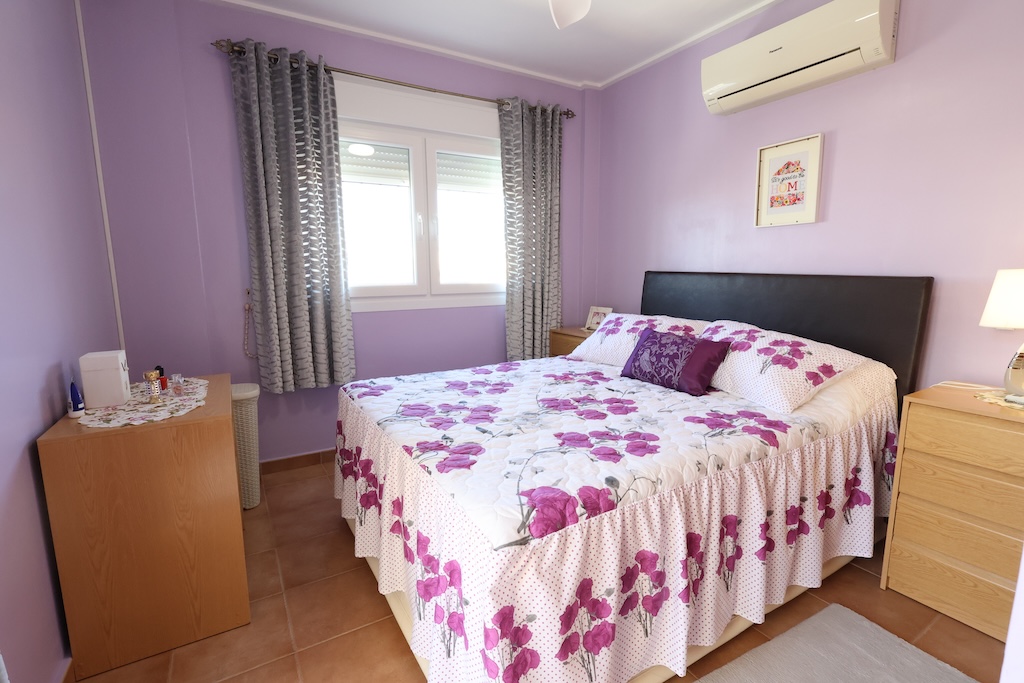 VILLA INDIVIDUELLE ORIENTÉE PLEIN SUD AVEC SOUS-SOL ET PISCINE COMMUNE – LOMAS DE CABO ROIG