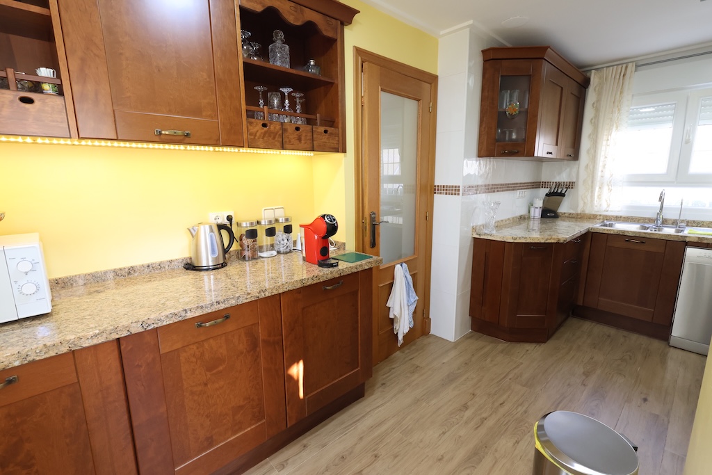 VILLA INDIVIDUELLE ORIENTÉE PLEIN SUD AVEC SOUS-SOL ET PISCINE COMMUNE – LOMAS DE CABO ROIG