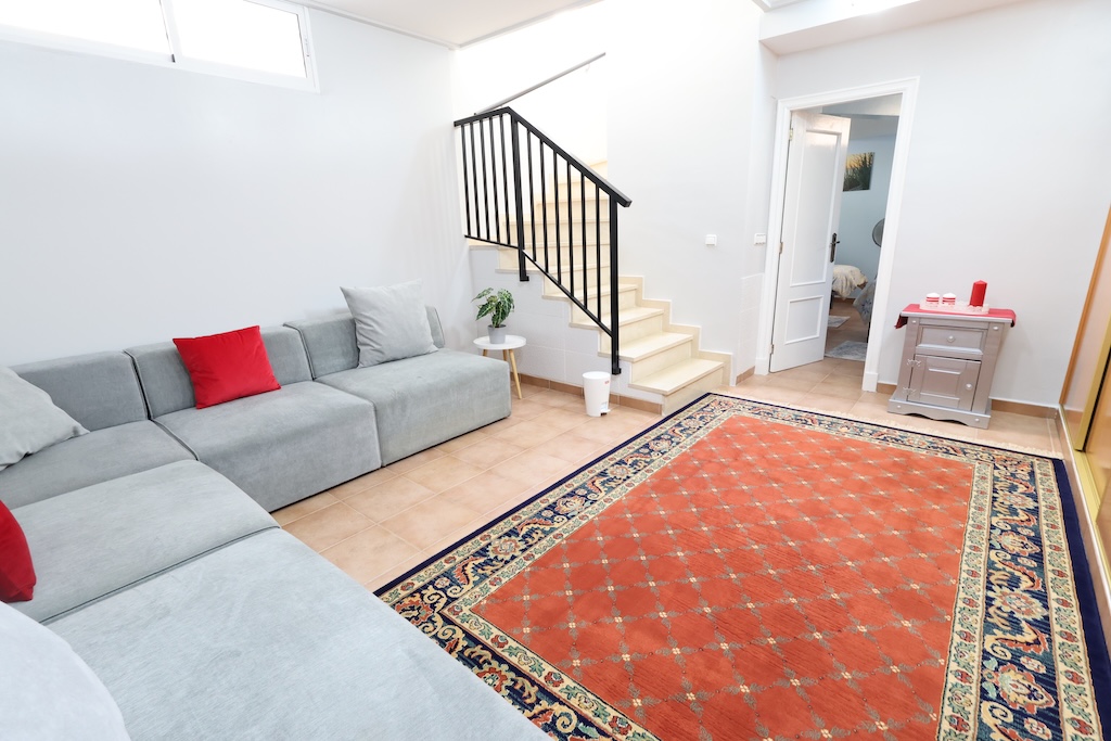 VILLA INDIVIDUELLE ORIENTÉE PLEIN SUD AVEC SOUS-SOL ET PISCINE COMMUNE – LOMAS DE CABO ROIG