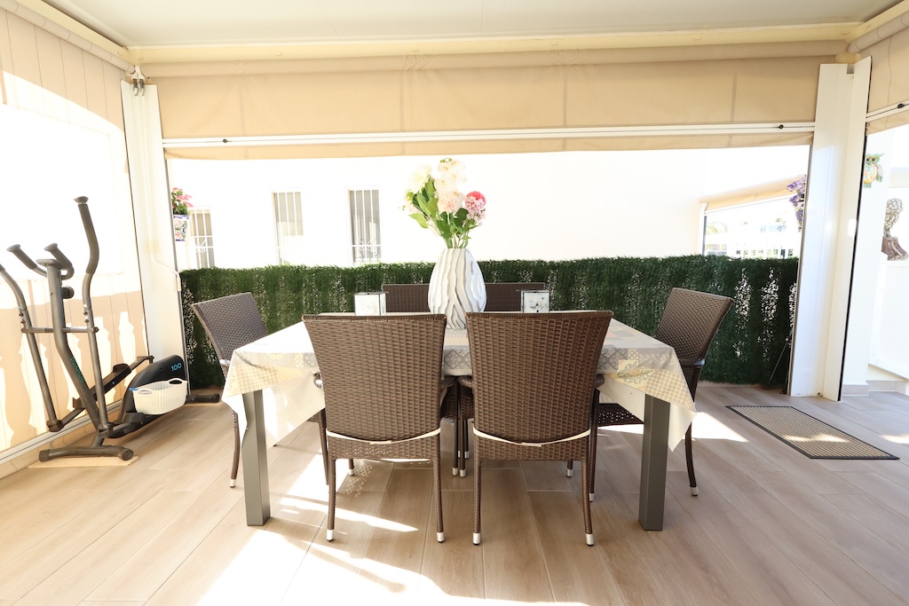 VILLA INDIVIDUELLE ORIENTÉE PLEIN SUD AVEC SOUS-SOL ET PISCINE COMMUNE – LOMAS DE CABO ROIG