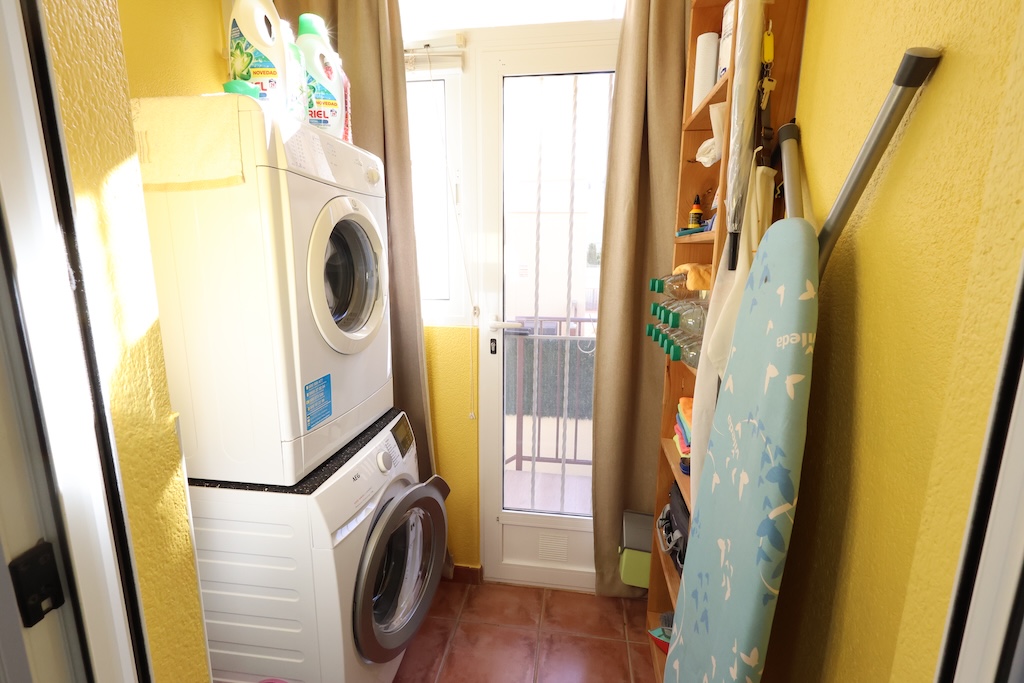 VILLA INDIVIDUELLE ORIENTÉE PLEIN SUD AVEC SOUS-SOL ET PISCINE COMMUNE – LOMAS DE CABO ROIG