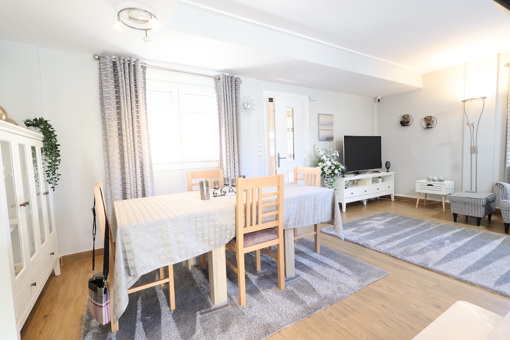 VILLA INDIVIDUELLE ORIENTÉE PLEIN SUD AVEC SOUS-SOL ET PISCINE COMMUNE – LOMAS DE CABO ROIG