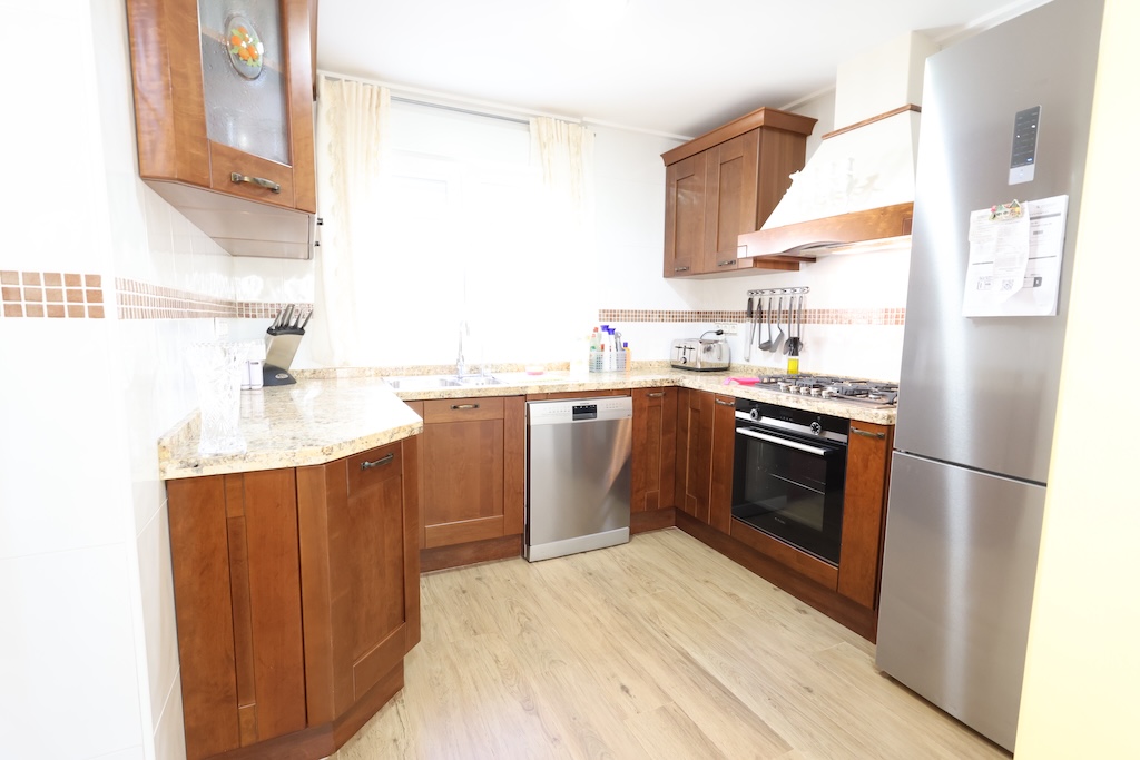VILLA INDIVIDUELLE ORIENTÉE PLEIN SUD AVEC SOUS-SOL ET PISCINE COMMUNE – LOMAS DE CABO ROIG