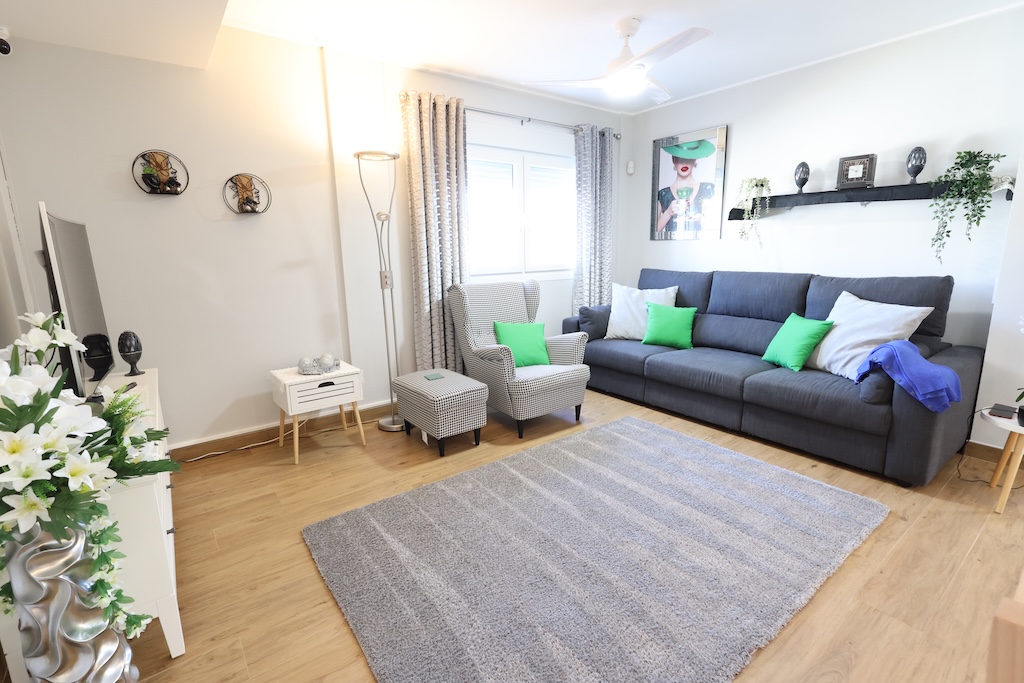 VILLA INDIVIDUELLE ORIENTÉE PLEIN SUD AVEC SOUS-SOL ET PISCINE COMMUNE – LOMAS DE CABO ROIG