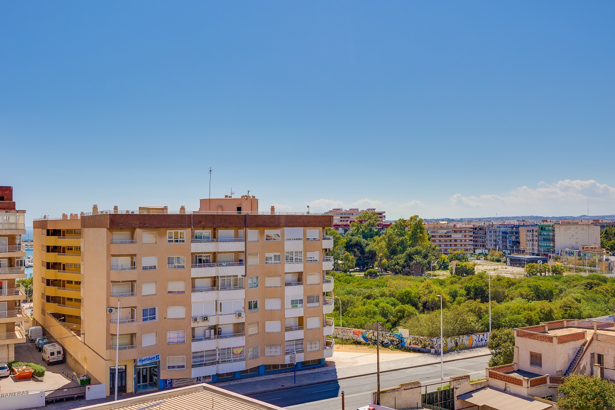 ATTICO LUMINOSO A 300 METRI DAL MARE A TORREVIEJA - GODITI L'AUTENTICO STILE DI VITA MEDITERRANEO