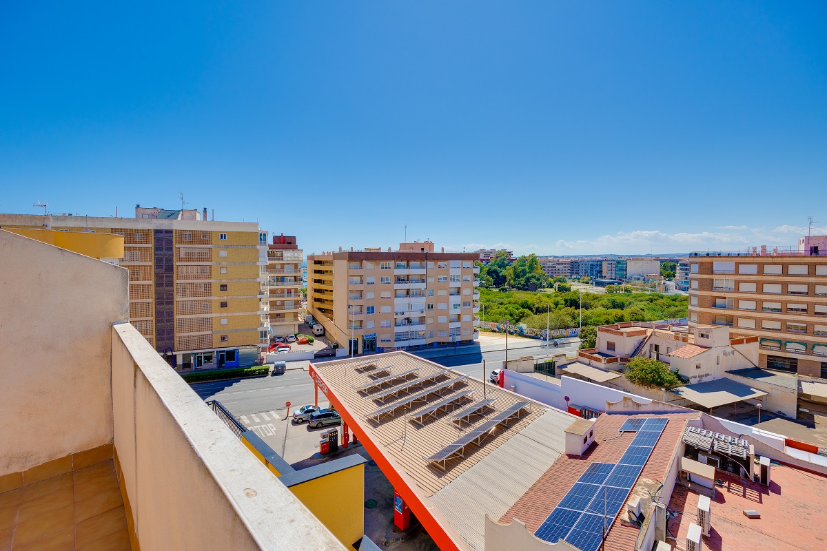 ATTICO LUMINOSO A 300 METRI DAL MARE A TORREVIEJA - GODITI L'AUTENTICO STILE DI VITA MEDITERRANEO