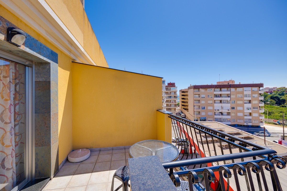 ATTICO LUMINOSO A 300 METRI DAL MARE A TORREVIEJA - GODITI L'AUTENTICO STILE DI VITA MEDITERRANEO
