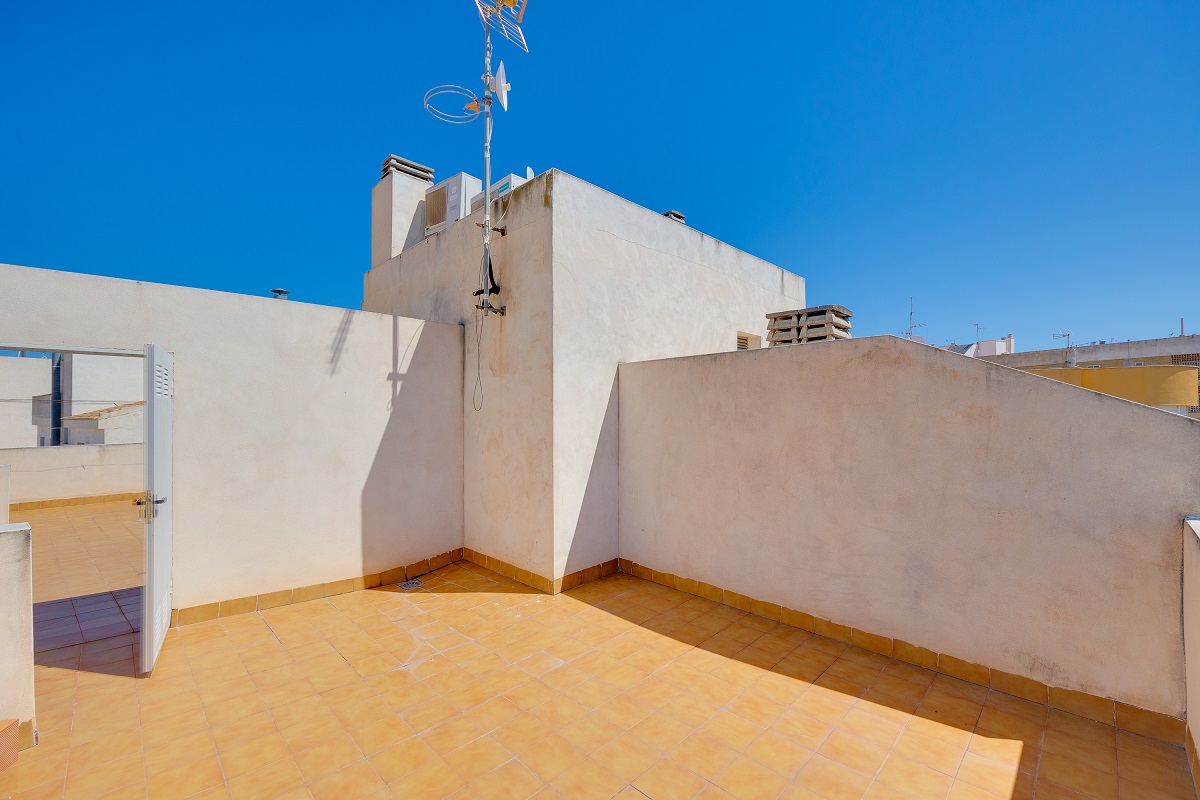 ATTICO LUMINOSO A 300 METRI DAL MARE A TORREVIEJA - GODITI L'AUTENTICO STILE DI VITA MEDITERRANEO