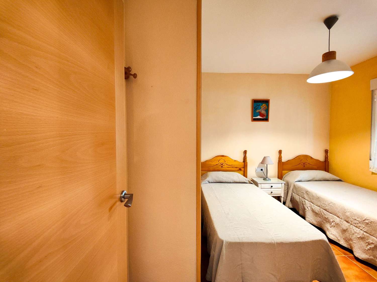 RENOVERET BUNGALOW I STUEETAGEN, SYDVENDT, MED STOR HAVE I LA REGIA - ORIHUELA COSTA