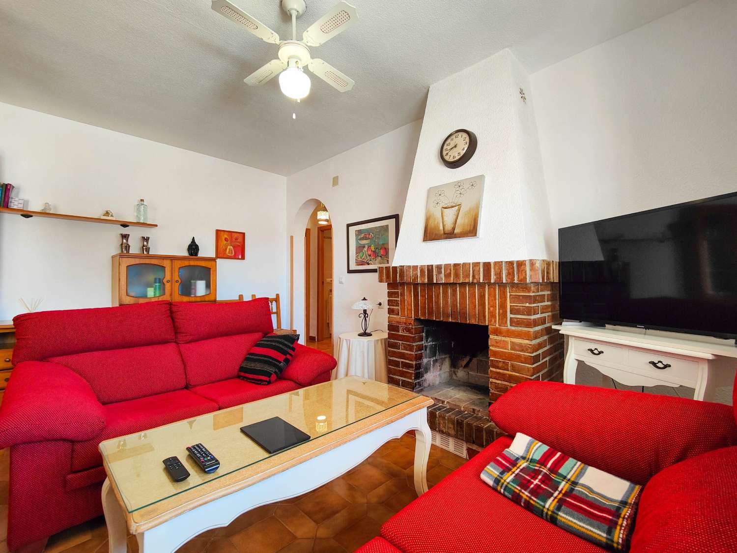 RENOVERET BUNGALOW I STUEETAGEN, SYDVENDT, MED STOR HAVE I LA REGIA - ORIHUELA COSTA