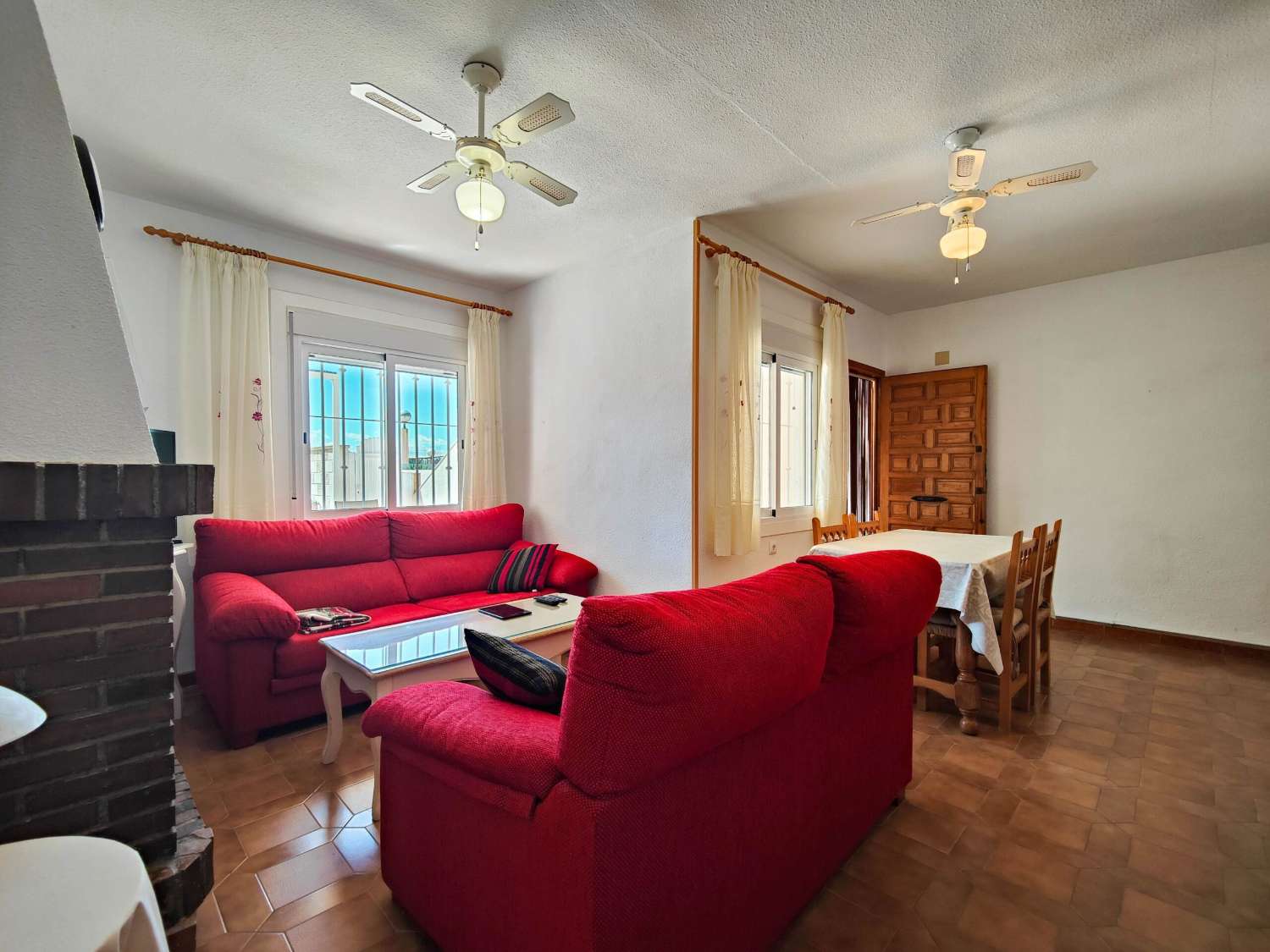 RENOVERET BUNGALOW I STUEETAGEN, SYDVENDT, MED STOR HAVE I LA REGIA - ORIHUELA COSTA