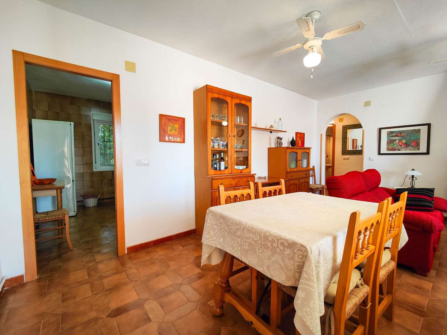 RENOVERET BUNGALOW I STUEETAGEN, SYDVENDT, MED STOR HAVE I LA REGIA - ORIHUELA COSTA