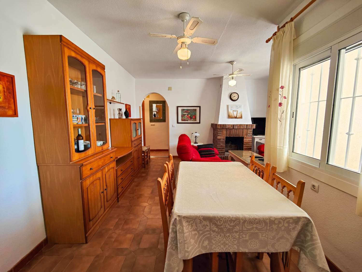 RENOVERET BUNGALOW I STUEETAGEN, SYDVENDT, MED STOR HAVE I LA REGIA - ORIHUELA COSTA