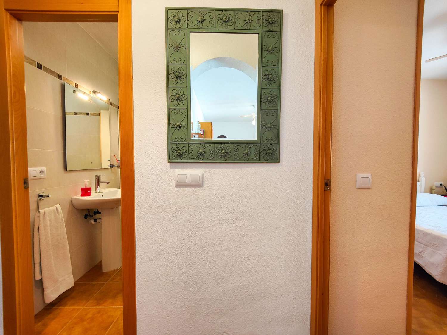 RENOVERET BUNGALOW I STUEETAGEN, SYDVENDT, MED STOR HAVE I LA REGIA - ORIHUELA COSTA